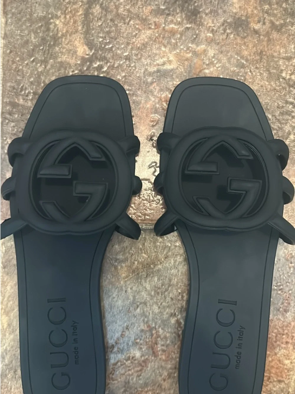 Gucci Black Rubber Logo Slide Sandals with Raised GG Emblem - Picture 1 of 3